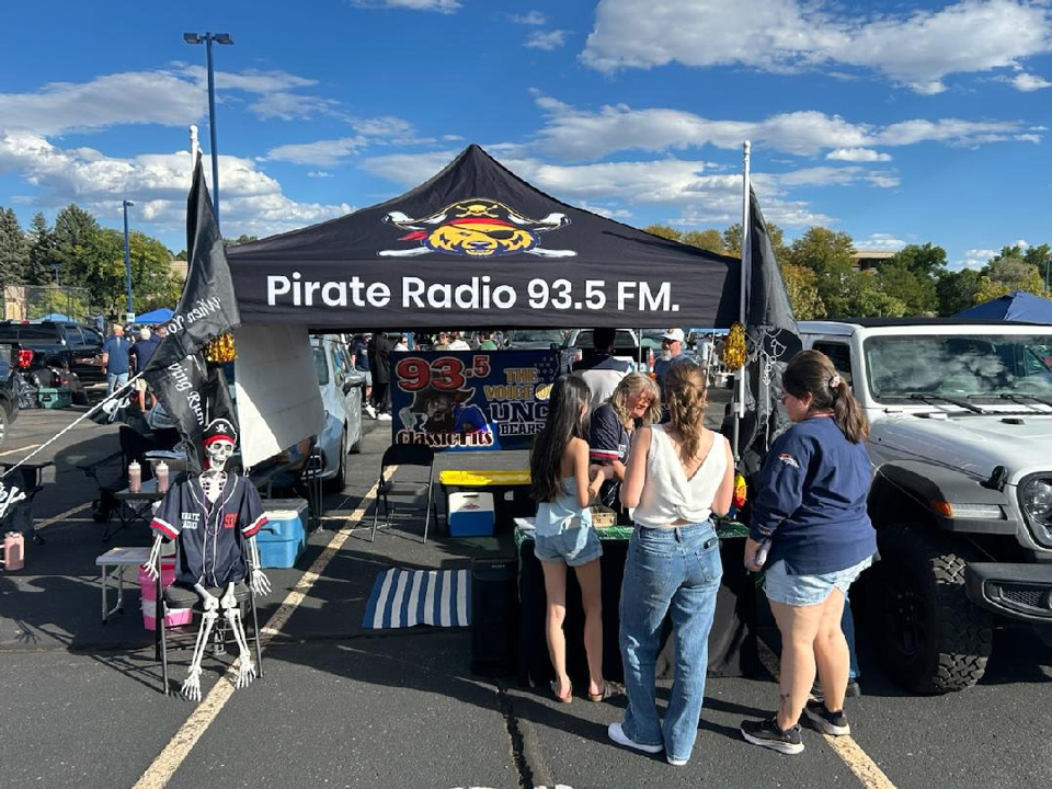 Groups gather to listen to Pirate Radion 93.5 and support the UNC Bears